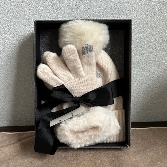 Cream Knit Gloves and Hat Set with Pom Pom - Picture 1 of 5